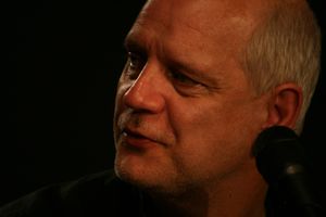 im Garten - Frank Viehweg "Herbsteskommen - Lieder nach Gedichten von Louis Fürnberg"